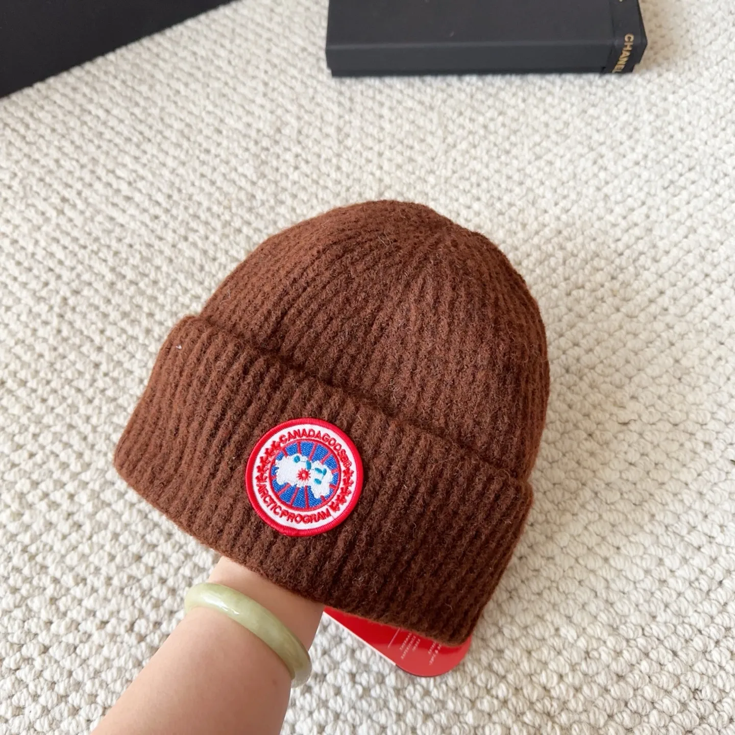 💰60 CANADA GOOSE Canada Goose winter warm cashmere cold hat. Rabbit wool material, thick feel, not easy to deform. Fashionable and versatile couple hat, imported embroidery logo, cashmere cotton yarn, sold in high quality three colors. Head circumference: 55-58cm available